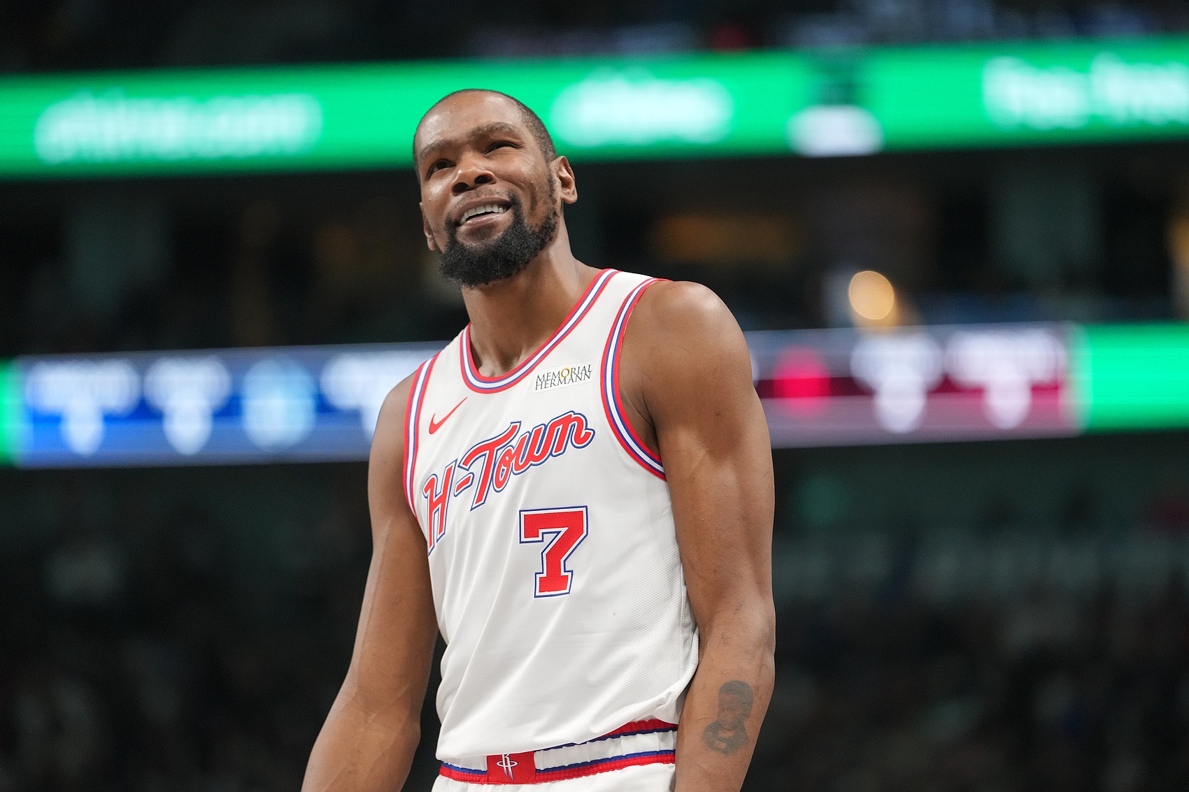 欧冠足球免费观看-挺能抢!杜兰特首节拿5篮板 6中3贡献7分1助攻