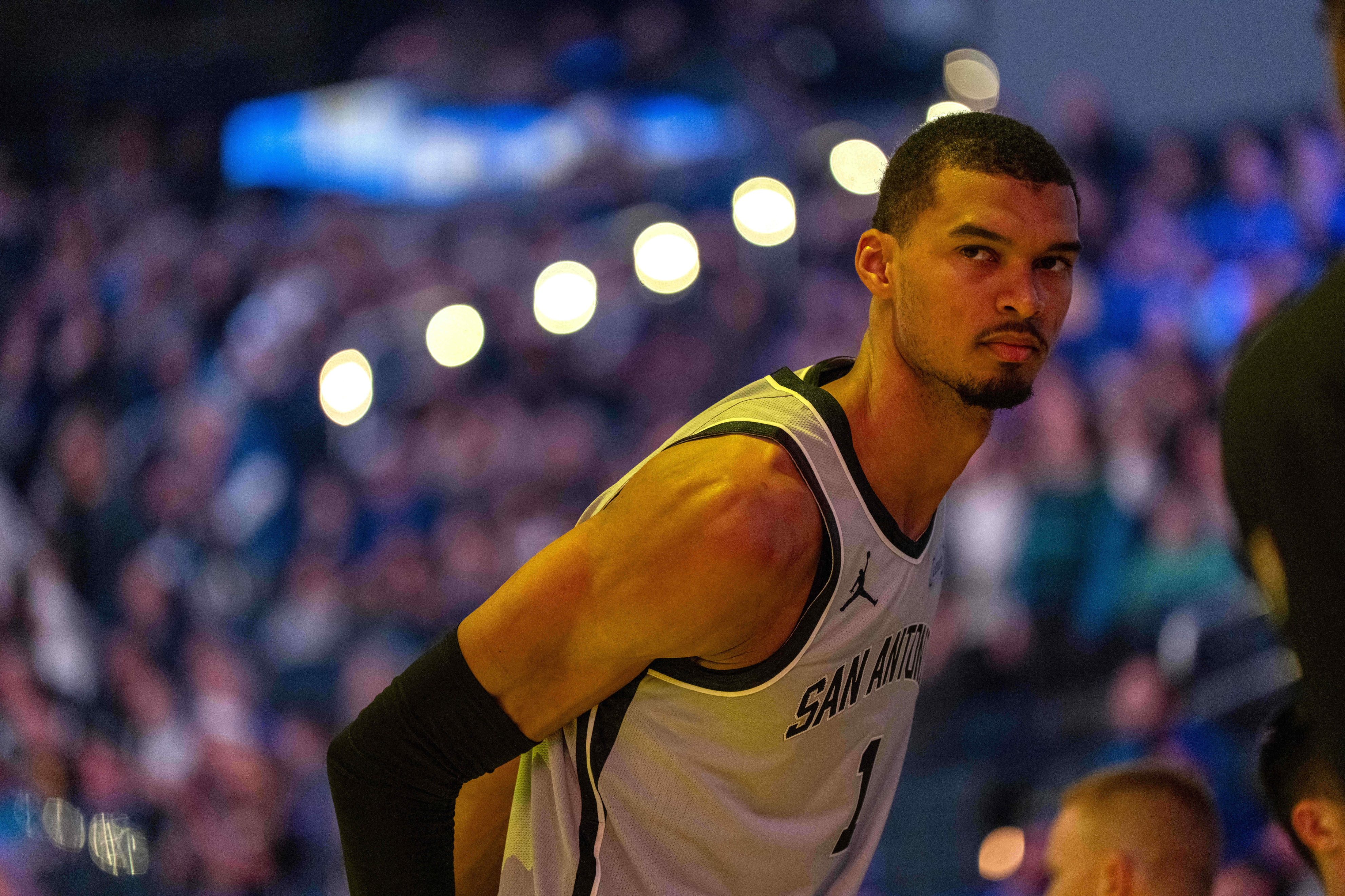 NBA在线直播平台-落后19分算个屁，我不仅扳平比分，超级大逆转，还要赢你们20多分|马刺|开拓者|福克斯|文班亚马|圣安东尼奥马刺队_新浪体育_新浪新闻
